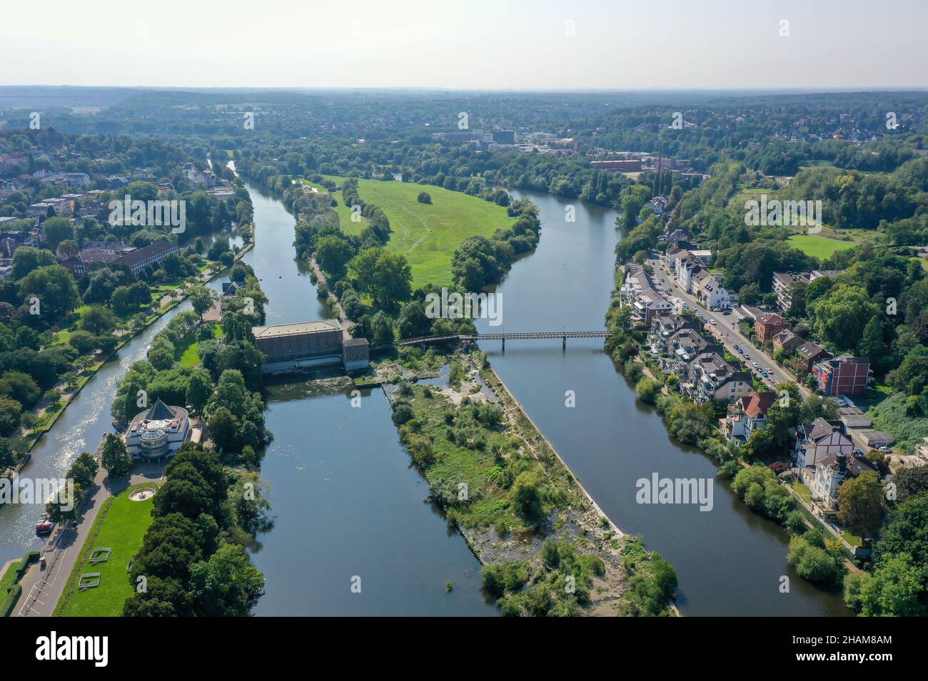 Muelheim an der Ruhr, Renania settentrionale-Vestfalia, Germania - zona della Ruhr verde a Muelheim an der Ruhr. Di fronte a sinistra la stazione d'acqua. Al centro il Ru Foto Stock