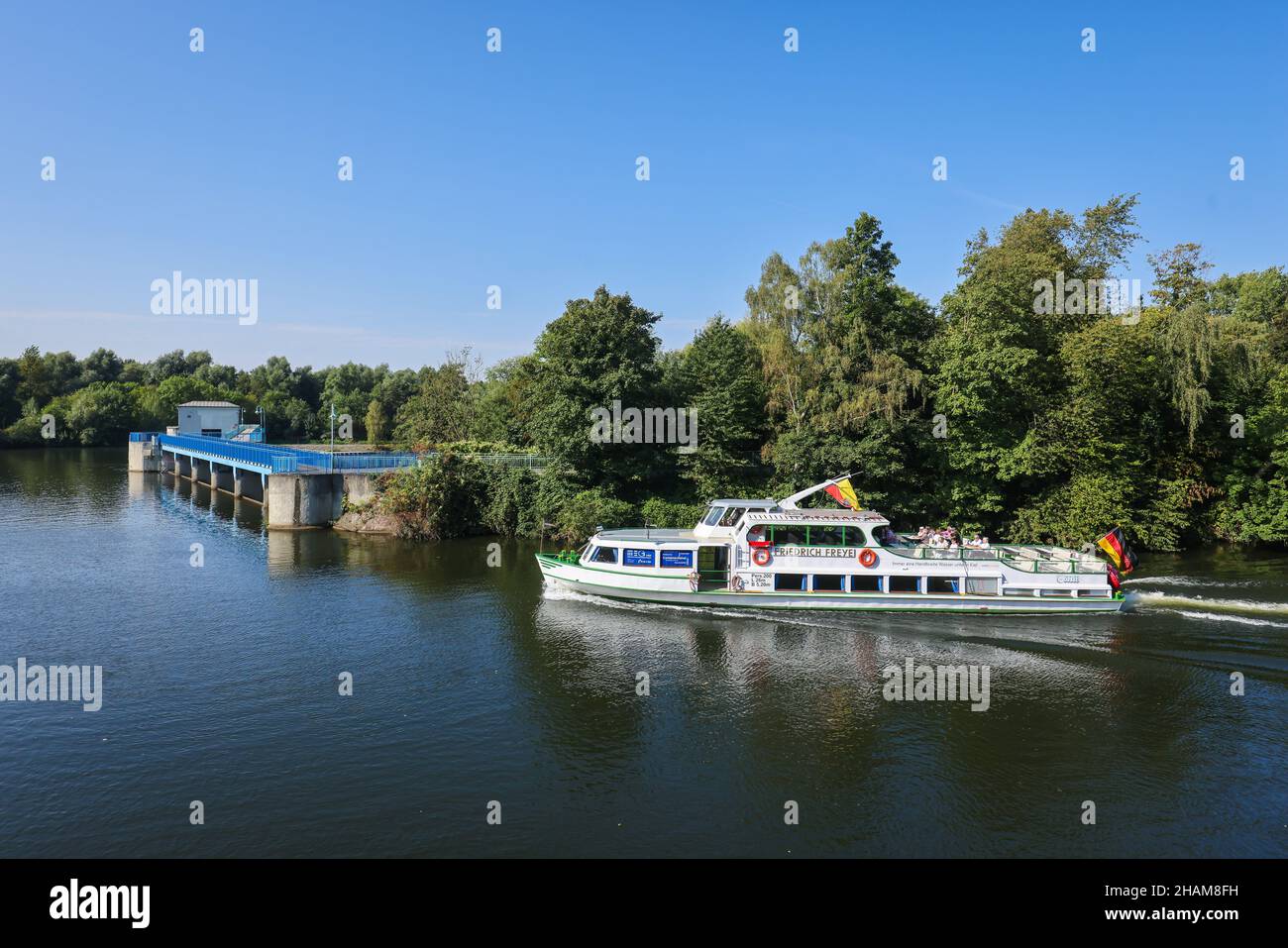 Muelheim an der Ruhr, Renania settentrionale-Vestfalia, Germania - Saarn-Mendener Ruhraue, zona verde della Ruhr. Escursione in barca Friedrich Freye crociere sulla Ruhr, R. Foto Stock