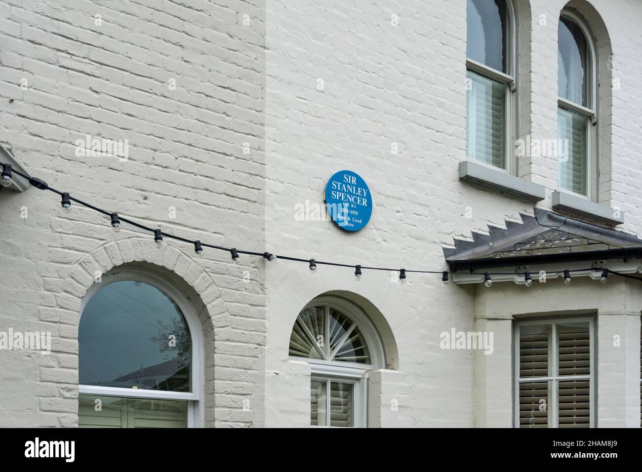 Ex casa dell'artista britannico Stanley Spencer, commemorato con una targa blu, nel villaggio di Cookham, Berkshire, Regno Unito Foto Stock