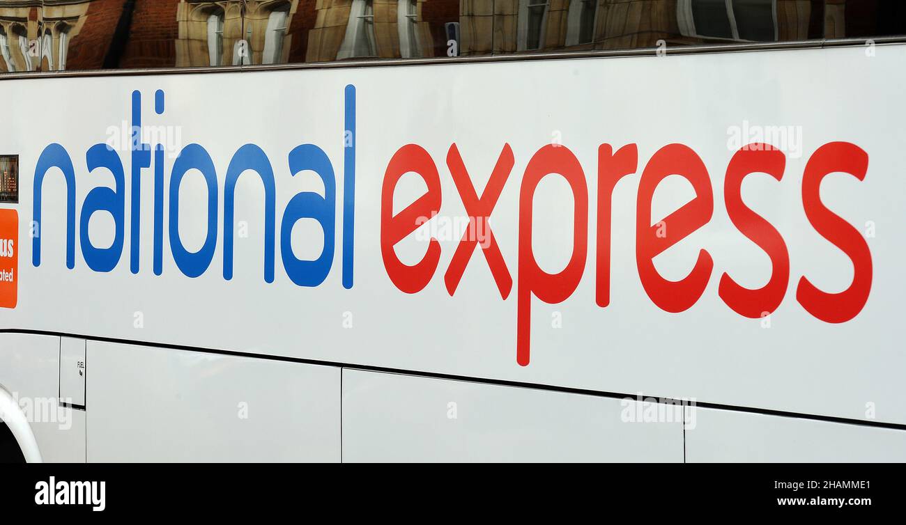 Foto di archivio datata 28/07/15 di un allenatore National Express. Il gruppo di autobus National Express ha concordato un'acquisizione di tutte le parti della rivale Stagecoach in un accordo che riunirà due delle più grandi aziende di trasporto del Regno Unito. Foto Stock