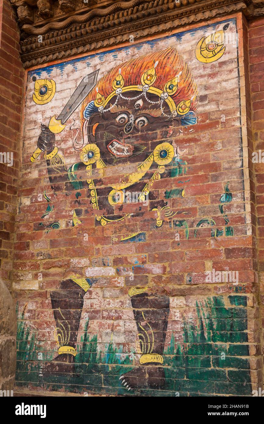 Un dipinto del Black Bhairab o Kala Bhairab sul muro del vecchio palazzo reale in Piazza Durbar, Patan, Nepal. Foto Stock