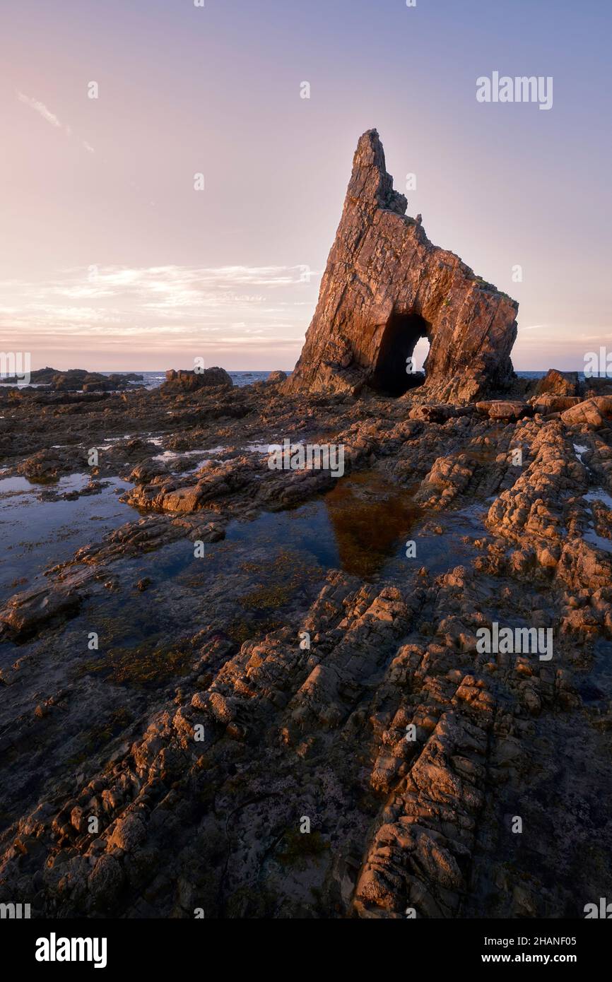 Tramonto sulla spiaggia di Campiechos (Asturie - Spagna) Foto Stock