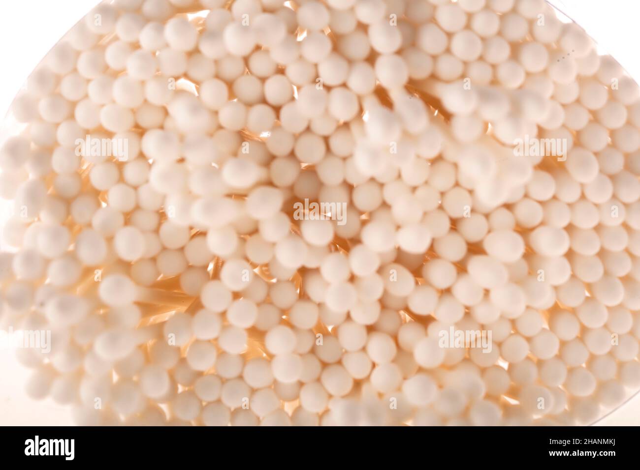 Primo piano medicinale Still-life di boccioli di cotone, tamponi di cotone. Foto Stock