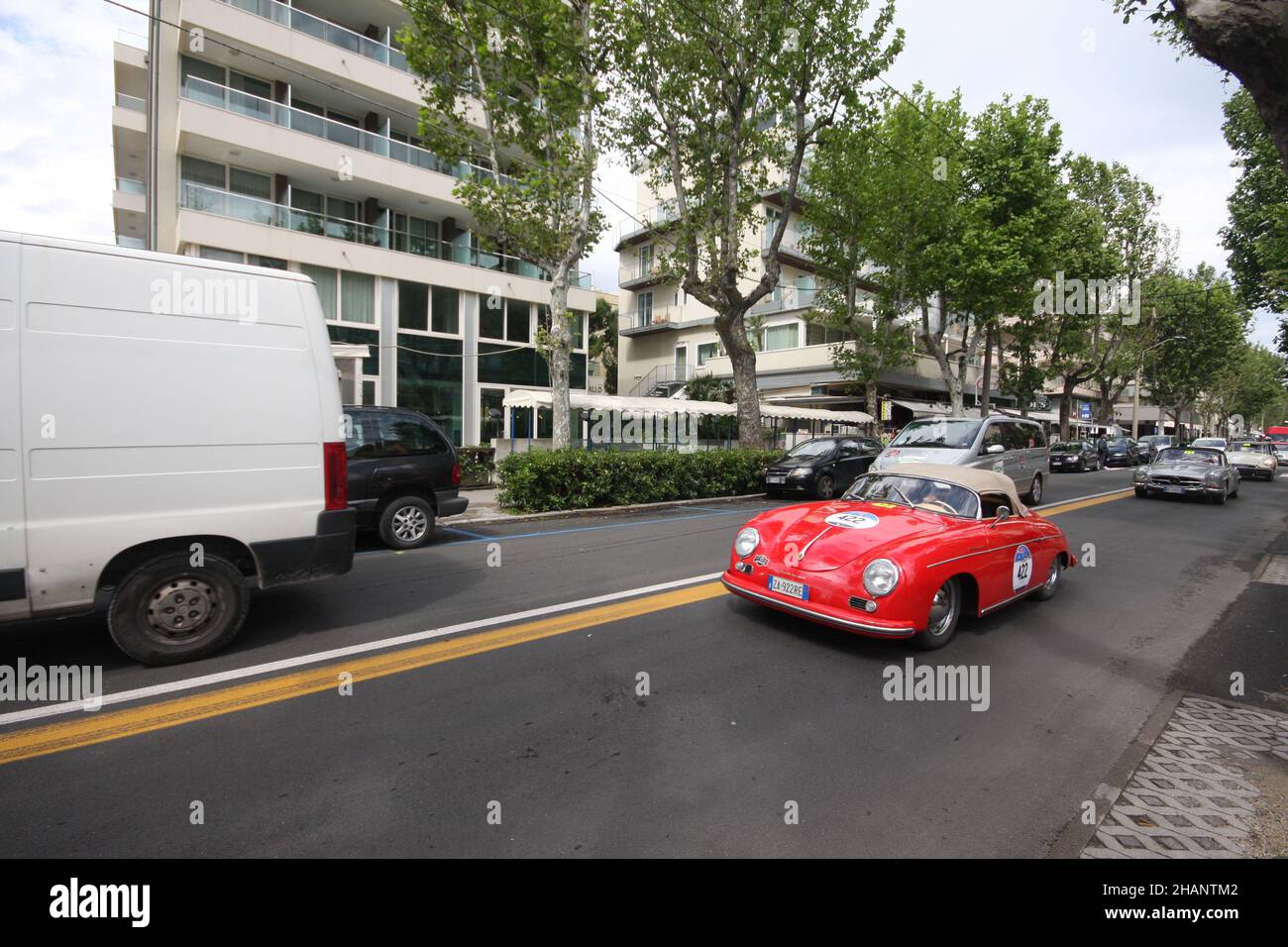 Belle immagini fotografate della più famosa gara automobilistica d'Italia, il miglio miglia. Queste foto vengono scattate mentre attraversa la città di Rimini, Foto Stock