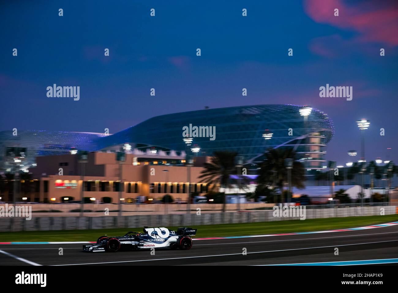 22 TSUNODA Yuki (jap), Scuderia AlphaTauri, in azione durante i test post-stagione 2021 dal 14 al 15 dicembre 2021 sul circuito Yas Marina, a Yas Island, Abu Dhabi - Foto: Antonin Vincent/DPPI/LiveMedia Foto Stock