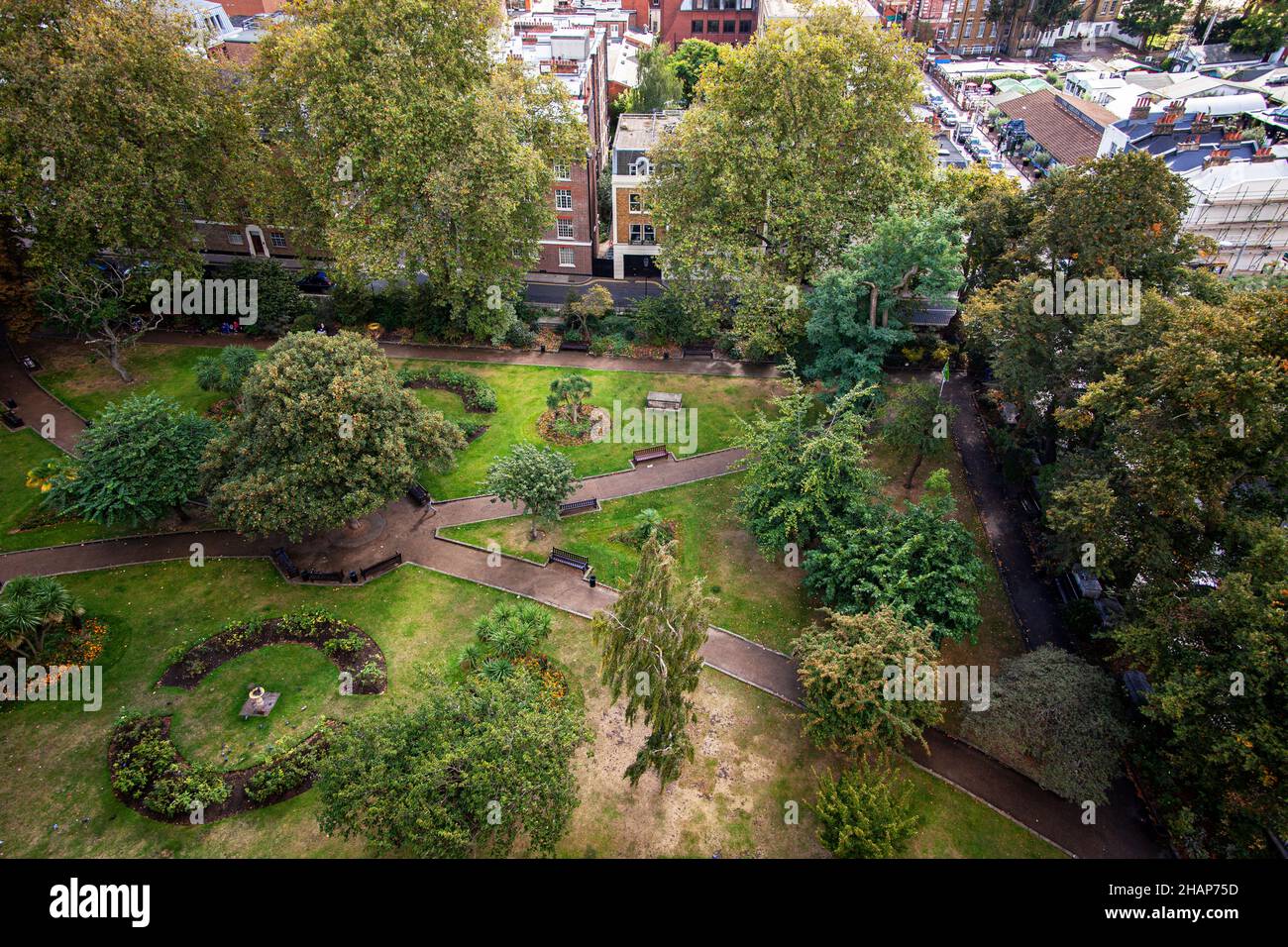 Vista dalla St Luke's Church, Chelsea, Londra; progettato da James Savage nel 1819; i giardini di grado II elencati, Registro dei parchi e dei giardini storici Foto Stock