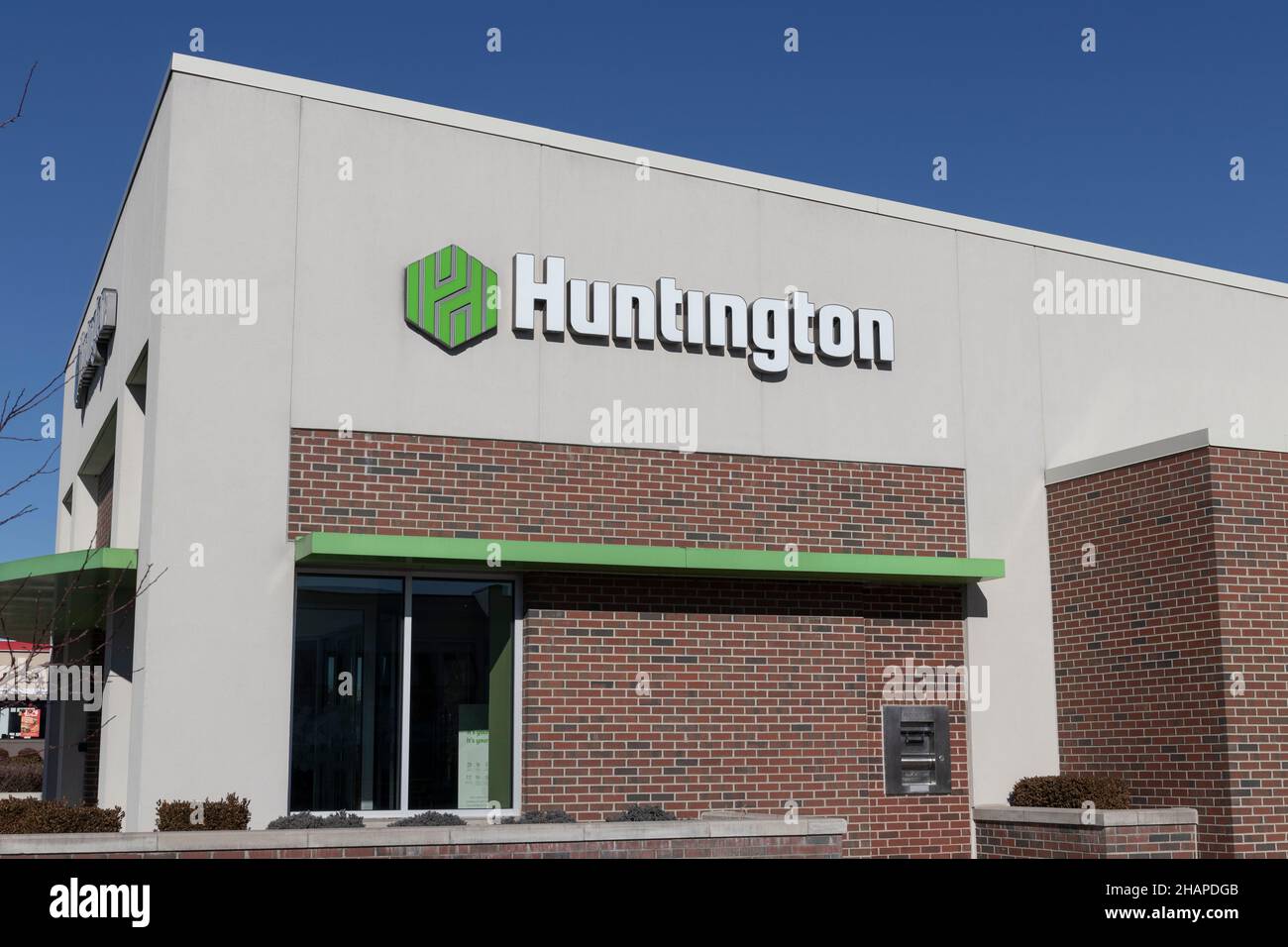 Westfield - circa Dicembre 2021: Filiale della Huntington National Bank. Huntington Bancshares gestisce uffici bancari principalmente nel Midwest. Foto Stock
