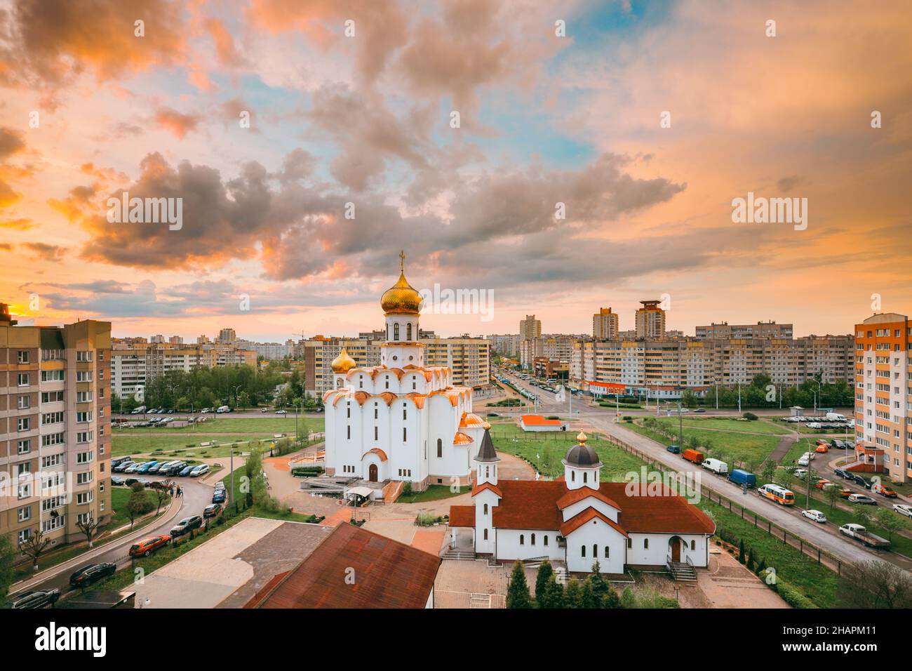 Minsk, Bielorussia. Chiesa dell'Arcangelo Michele al tramonto. Serata di primavera Foto Stock