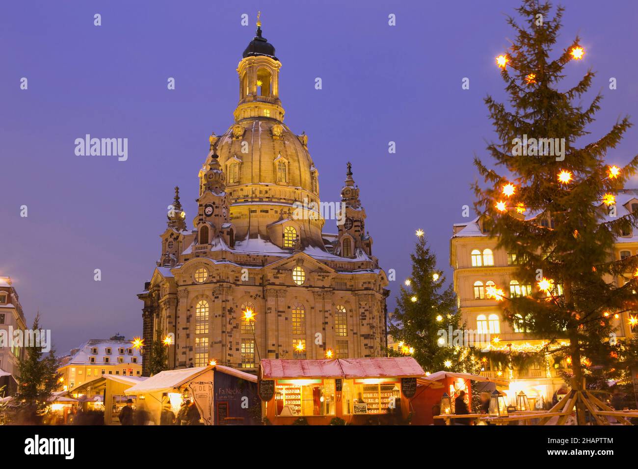 Mercato di Natale di Neumarkt e la Frauenkirche, Dresda, Sassonia, Germania Foto Stock