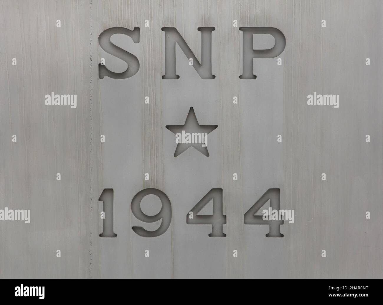 Particolare del memoriale della rivolta nazionale slovacca (Slovenské národné povstanie) tradizionalmente accorciato come il SNP progettato dall'architetto slovacco Jozef Lacko (1974) a Zvolen, Slovacchia. Foto Stock