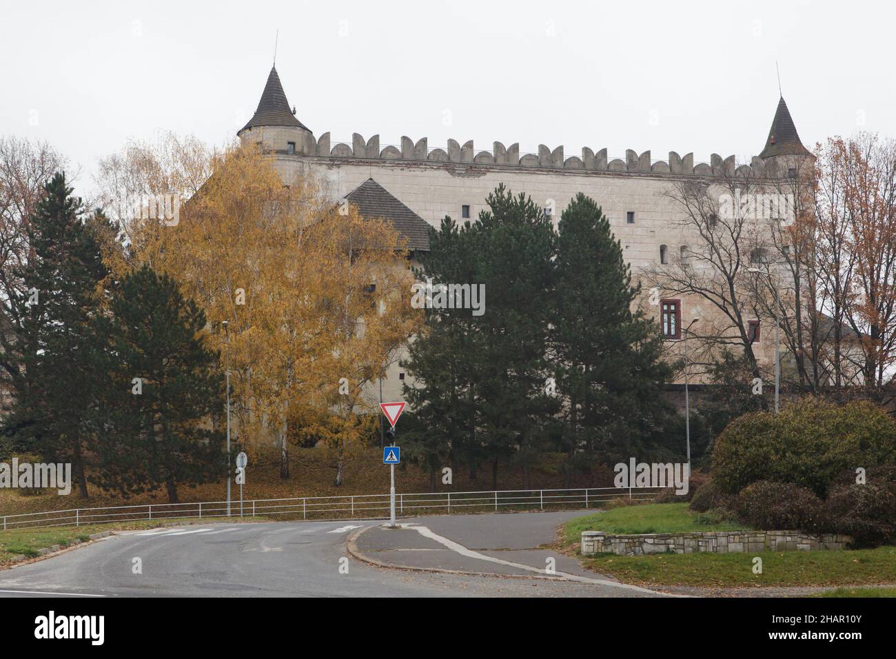 Castello di Zvolen (Zvolenský zámok) a Zvolen, Slovacchia. Il castello medievale ospita oggi mostre permanenti della Galleria Nazionale Slovacca (Slovenská Národná galéria). Foto Stock