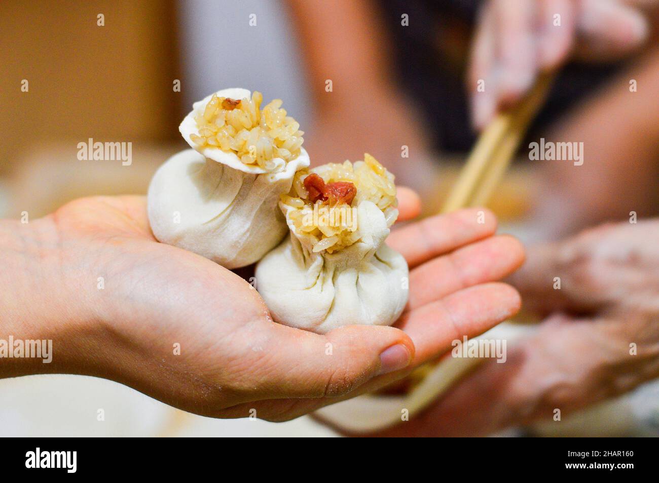 Shaomai cinese (gnocchi di riso) con ripieno di riso e maiale. Foto Stock