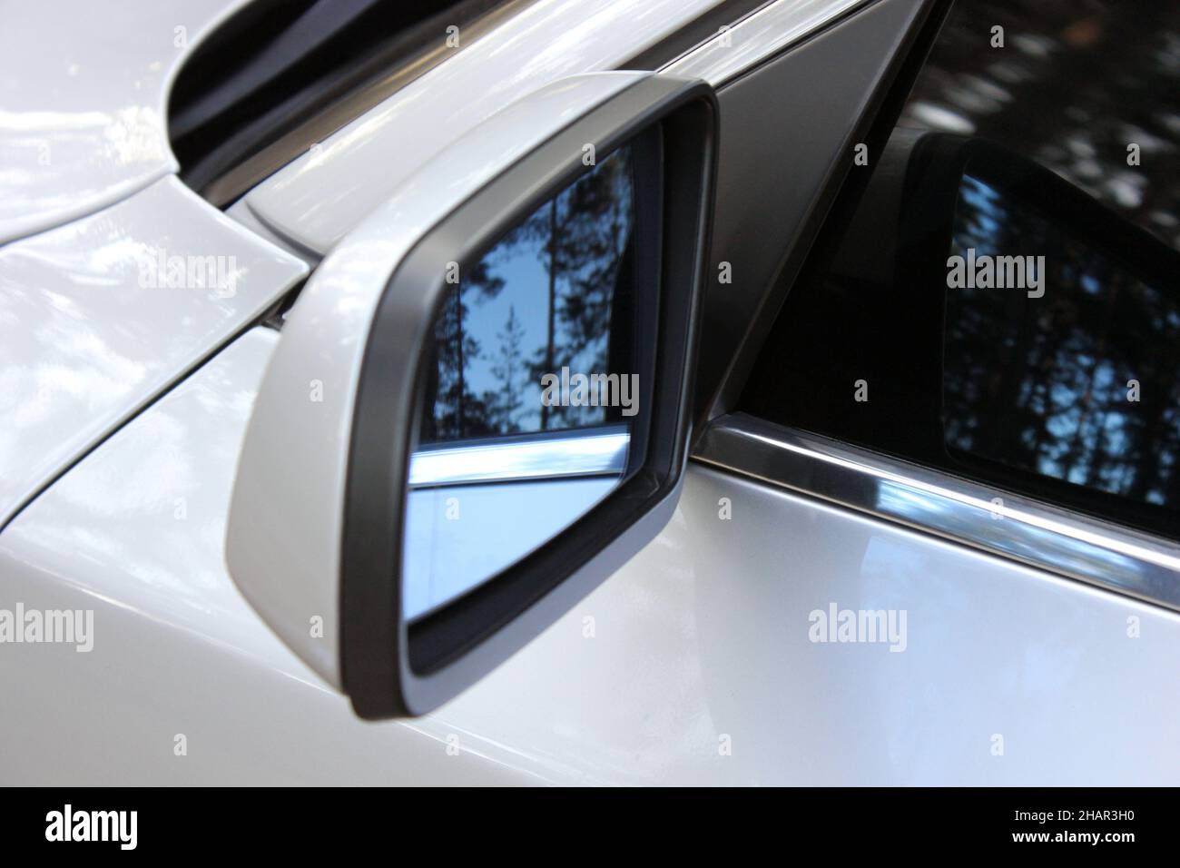 Specchietto retrovisore per auto in primo piano Foto Stock