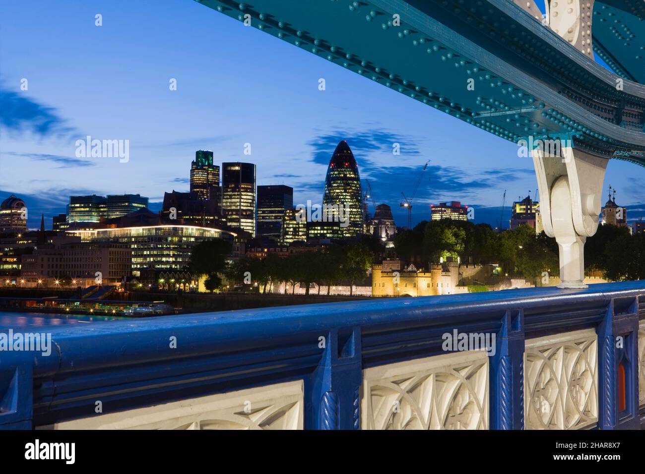 Financial District visto da Tower Bridge, Londra, Regno Unito Foto Stock