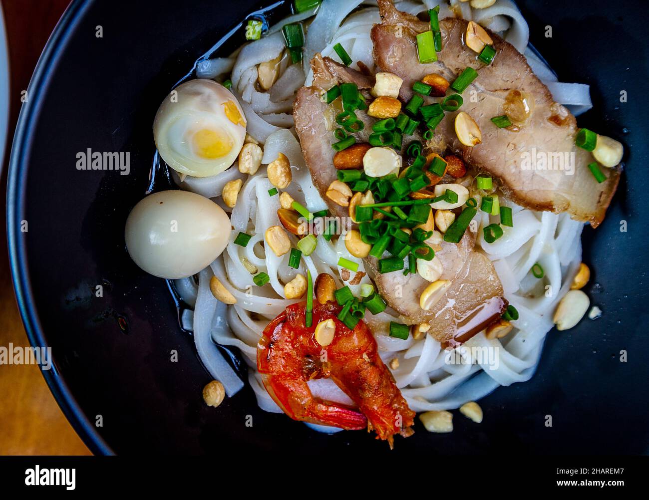 Mi Quang ciotola di tagliatelle per colazione in Central Highlands, VN. Foto Stock