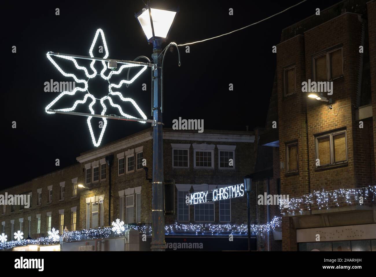 Luci di Natale su High Street Sevenoaks Kent Inghilterra UK Foto Stock
