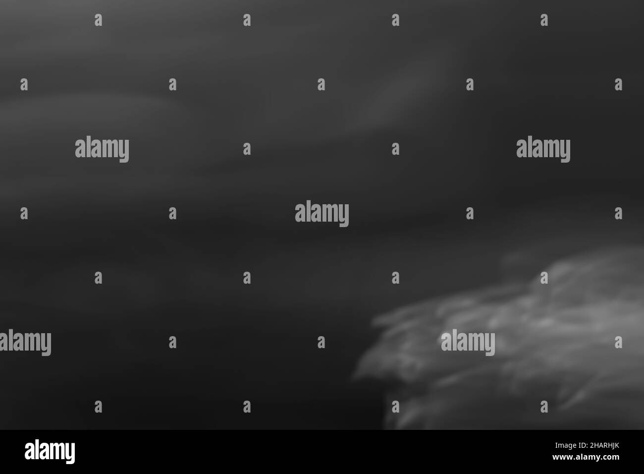 Sfondo fotografico in bianco e nero su nuvole di tempeste. Foto Stock