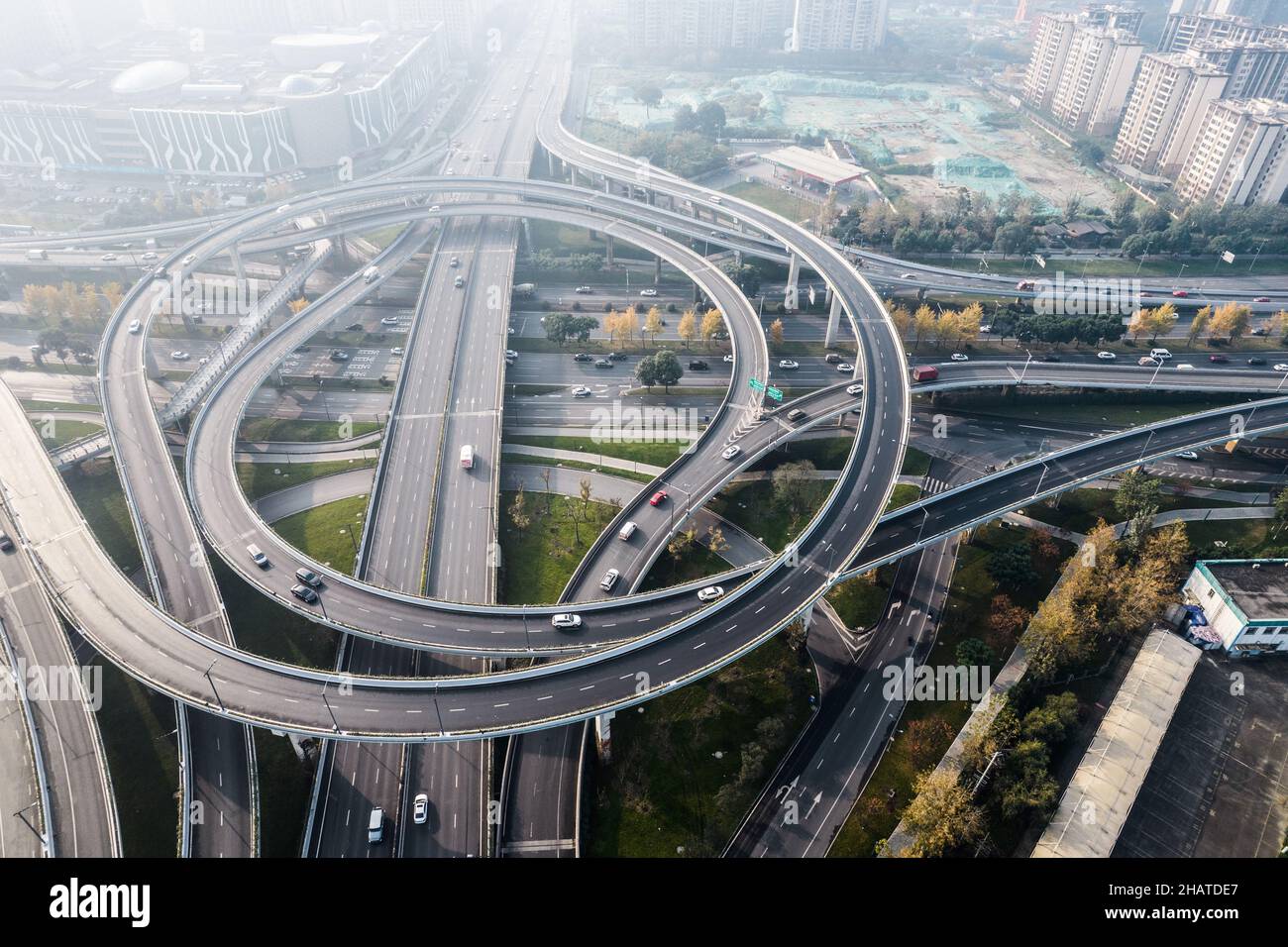 Traffico stradale in città a Chengdu, Cina Foto Stock