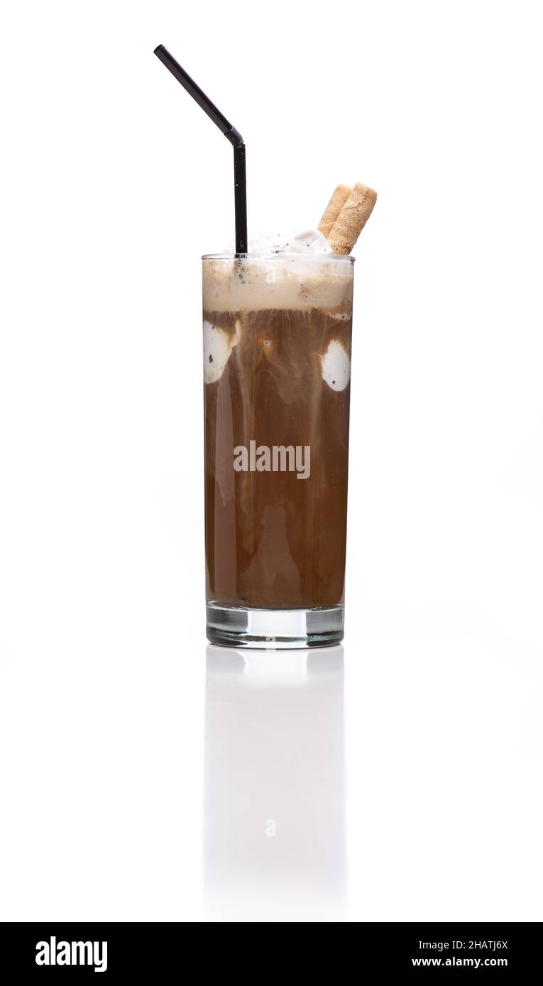 caffè ghiacciato, caffè, gelato, cioccolato, waffle, paglia, gelato alla vaniglia, bianco, marrone, bicchiere, vaniglia, latte, decorazione, dessert, diritto, tutti i g Foto Stock