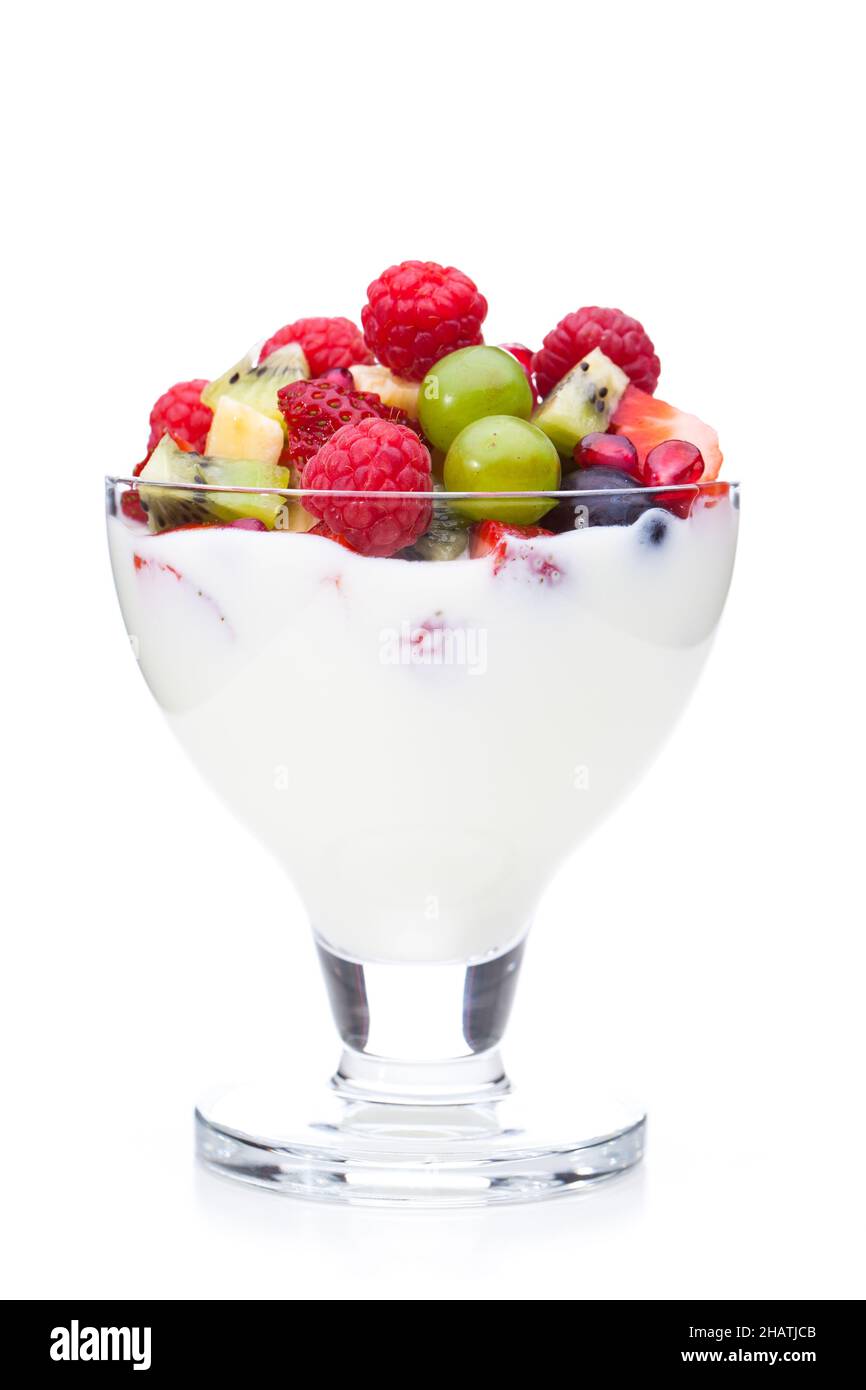 yogurt, pieno, frutta, frutta, cremoso, dessert, bicchiere, bianco, cocktail, fresco, sfondo, molti, lampone, macedonia di frutta, design, colorato, verde, dritto Foto Stock