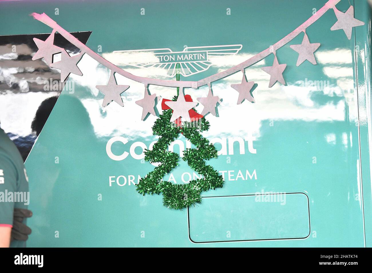 15 dicembre 2021, Yas Marina Circuit, Abu Dhabi, test drive di Formula 1, nella foto Weihaftertlich decorato in Aston Martin Garage. Foto Stock