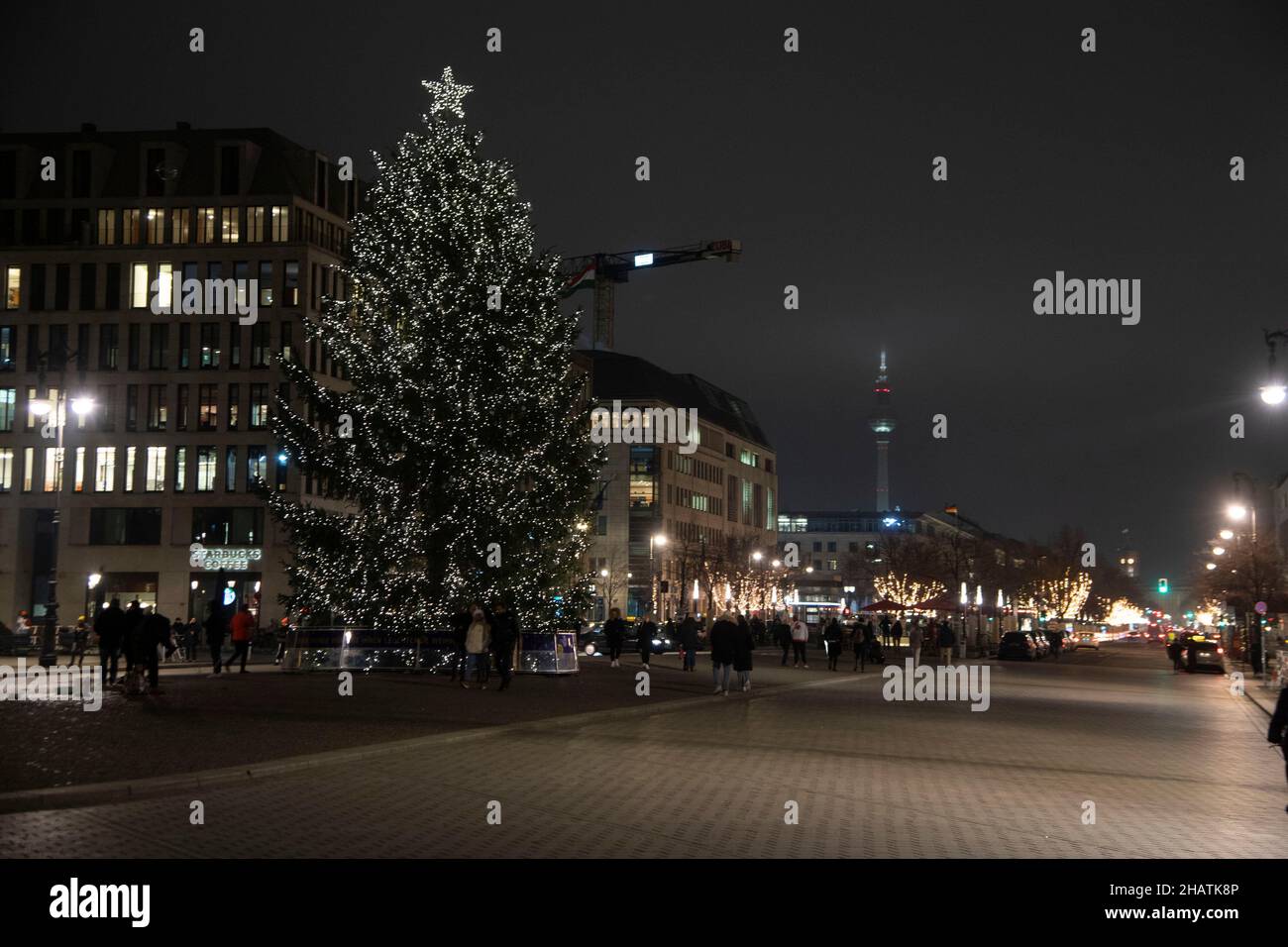 Berlino, Germania. 07th Dic 2021. A Weihaftertsbaum su Pariser Platz, viste a Berlino, Germania il 7th dicembre 2021 credito: dpa/Alamy Live News Foto Stock