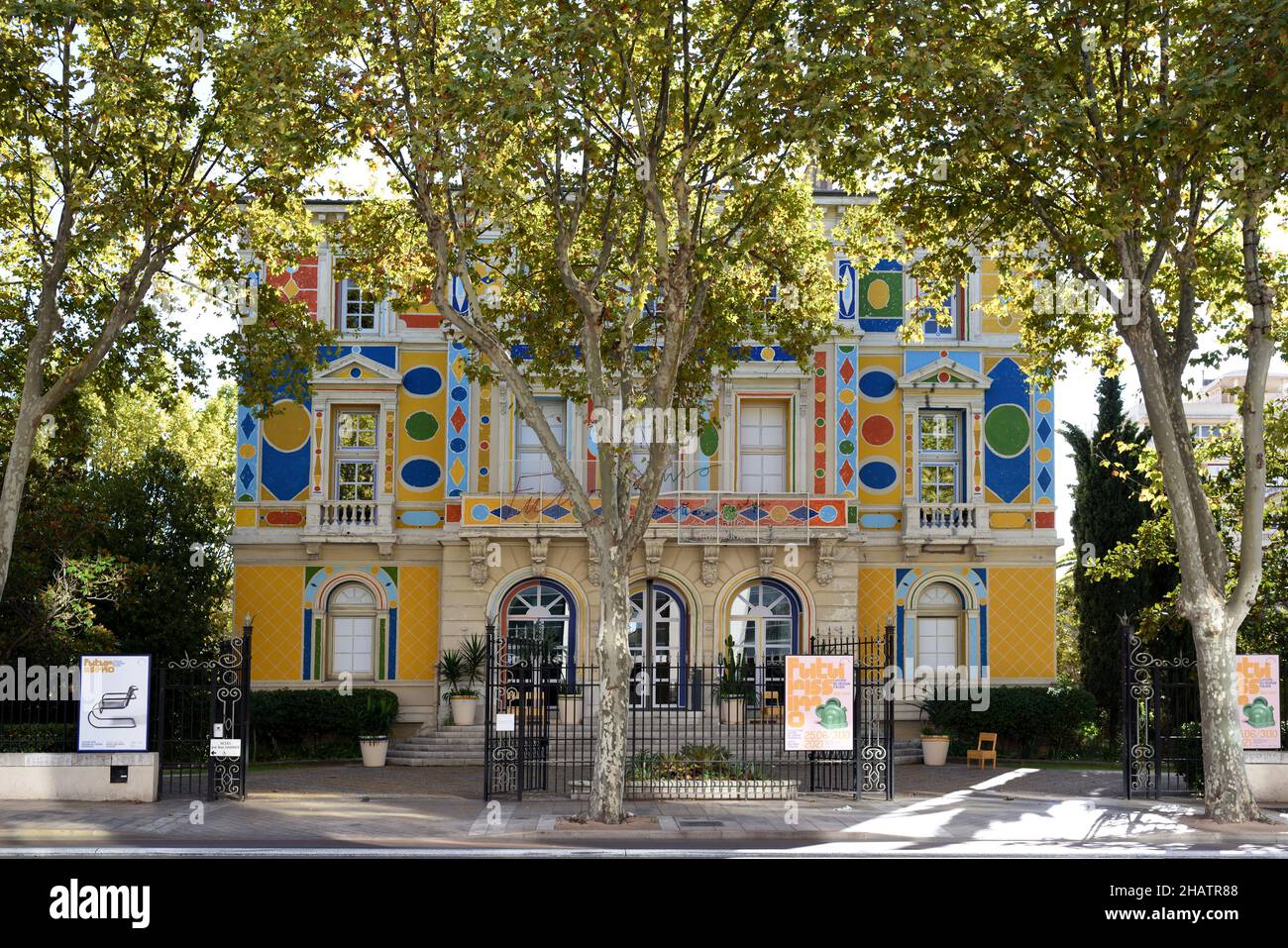 Facciata multicolorata o colorata del Hôtel des Arts (c1900) Museo d'Arte, Galleria d'Arte o Centro d'Arte Toulon Var Provence Francia Foto Stock