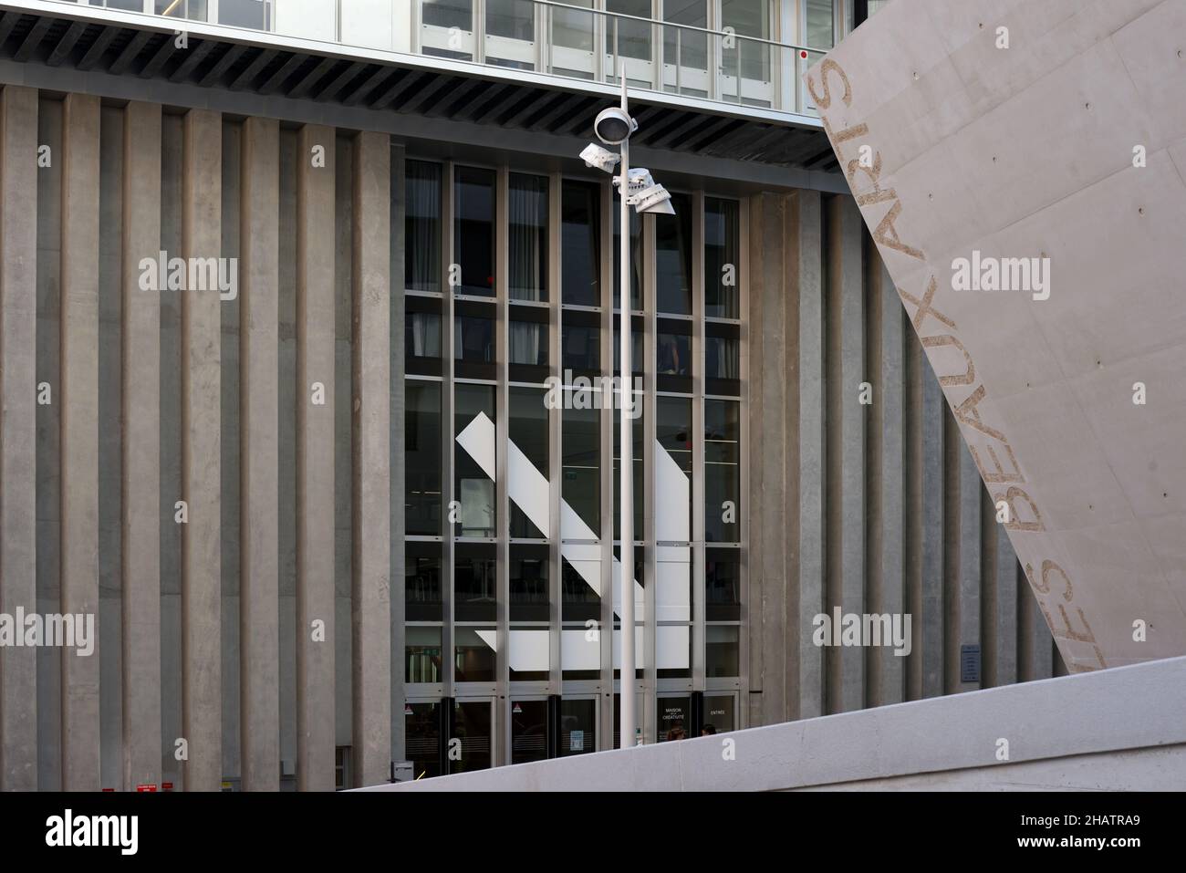 Ingresso principale e freccia per la Maison de la Créativité o Camondo Art School, progettato da Christian Devillers, Chalucet District Toulon Provence France Foto Stock
