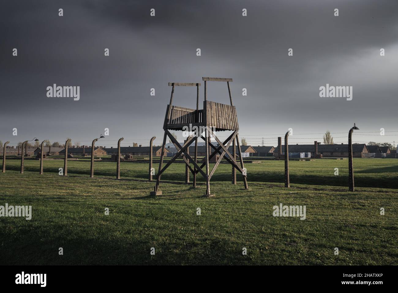Torre di guardia ad Auschwitz II - Birkenau, ex campo di concentramento e sterminio nazista tedesco - Polonia Foto Stock