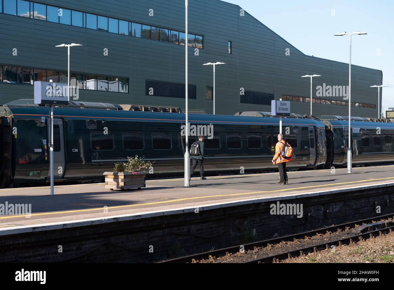 Exeter, Devon, Inghilterra, Regno Unito. 2021. Piattaforme di staion ferroviarie di Exeter St Davids nell'area del Great Western nel West Country, Regno Unito. Foto Stock