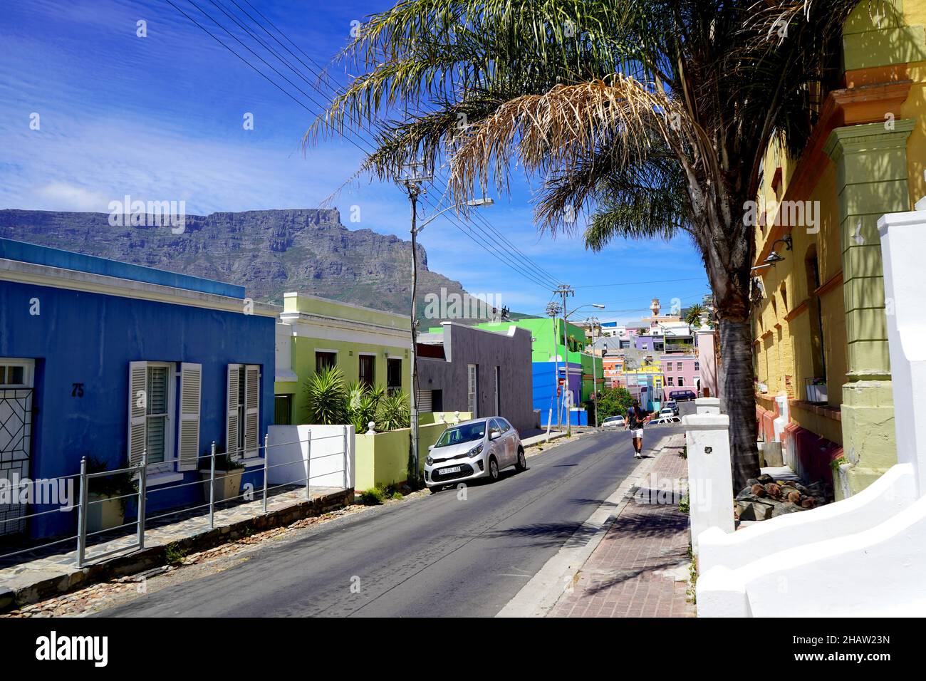 Bo-Kaap District, Città del Capo, Sudafrica - 14 Dicembre 2021 : case luminose e distintive nel quartiere di Bo-kaap di Città del Capo, Sudafrica Foto Stock