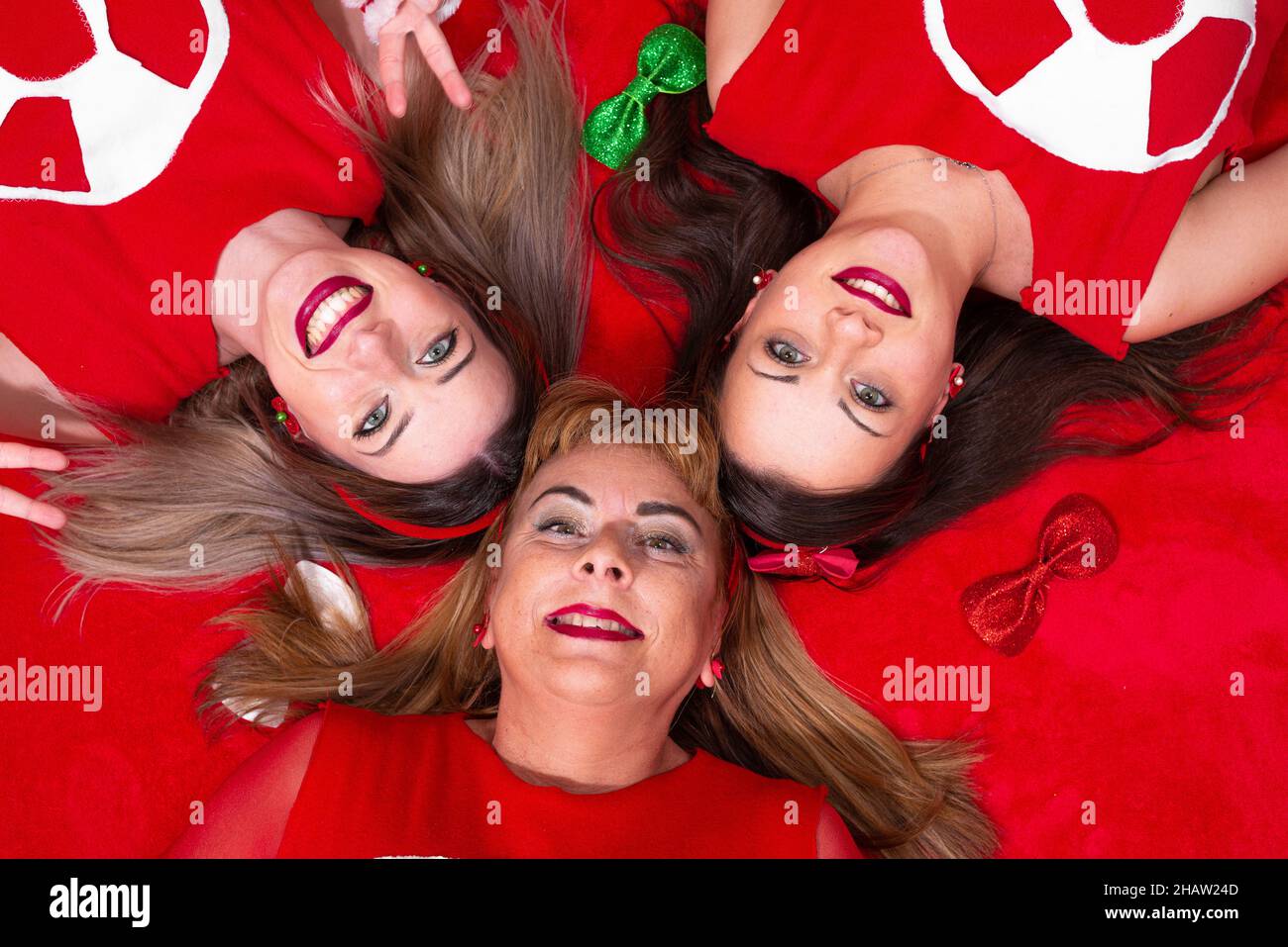 Ritratto di tre donne dall'alto in umore di natale Foto Stock