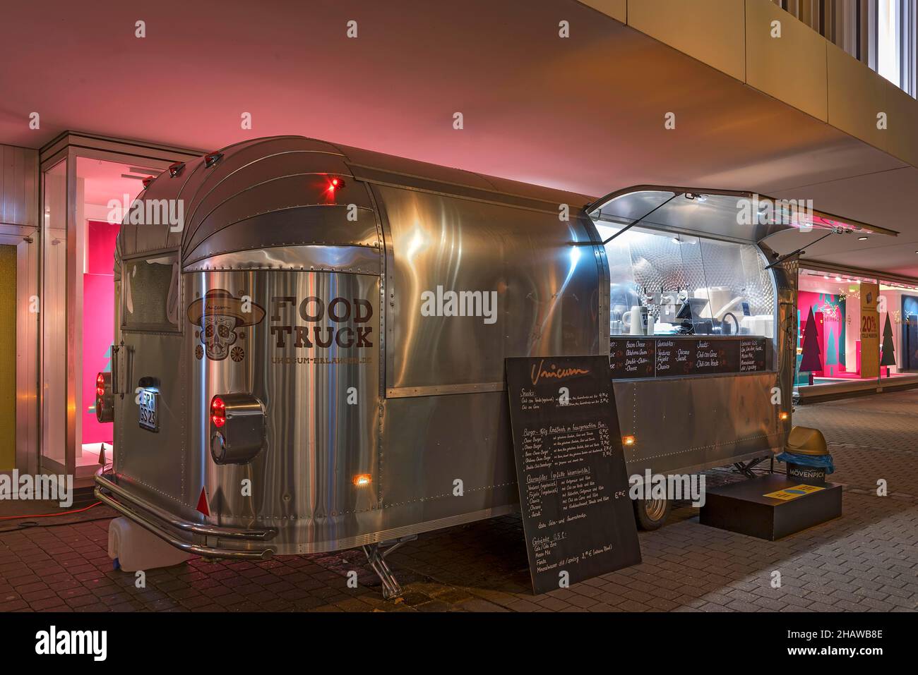 Camion alimentare nella zona pedonale, Erlangen, Medio Franconia, Baviera, Germania Foto Stock