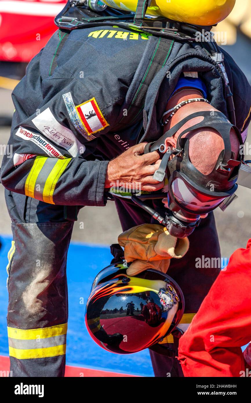 Sfida di combattimento dei vigili del fuoco a Tempelhofer Feld, Berlino, Germania Foto Stock