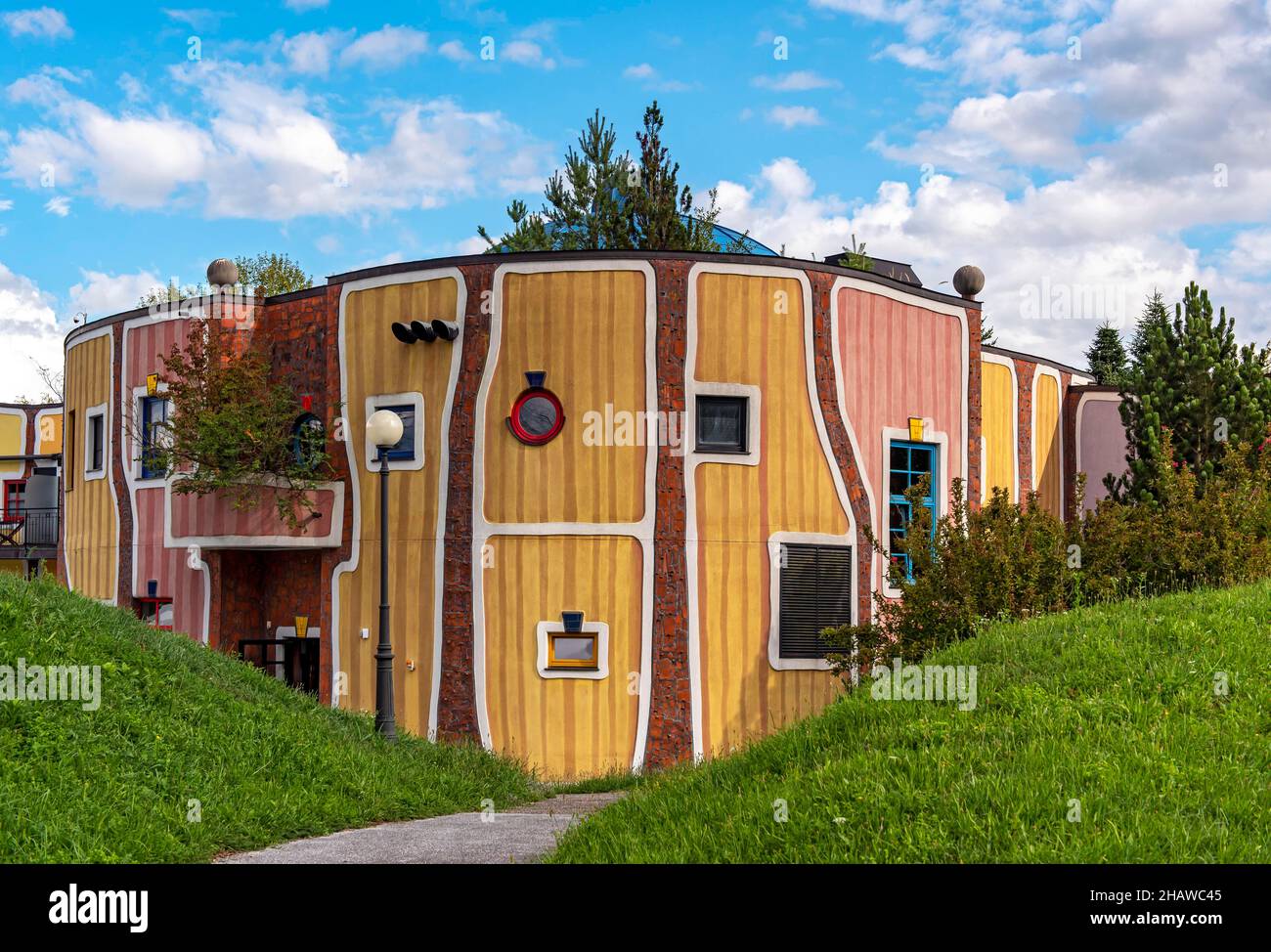 Edificio Vulkania al Rogner Thermal Spa and Hotel progettato da Hundertwasser, Bad Blumau, Austria Foto Stock