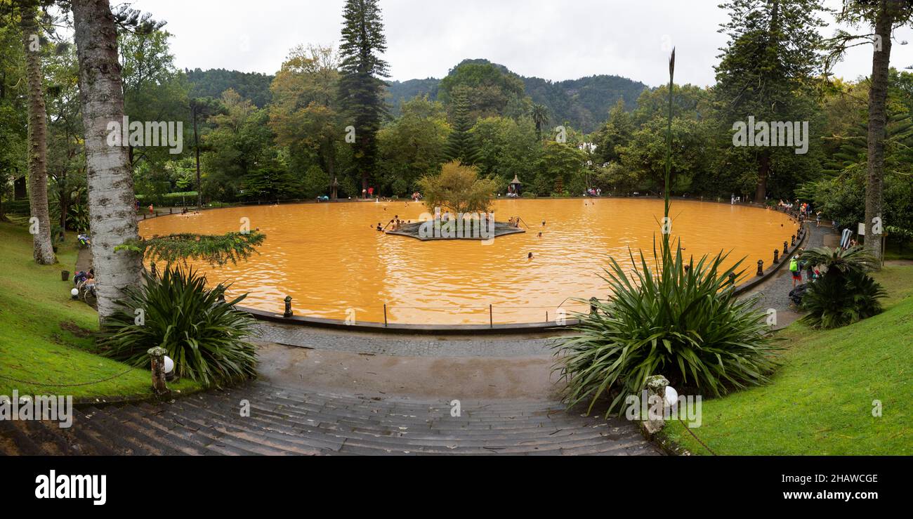 Giardino Botanico, piscina termale al Parco Terra nostra, Furnas, Isola di Sao  Miguel, Azzorre, Portogallo Foto stock - Alamy