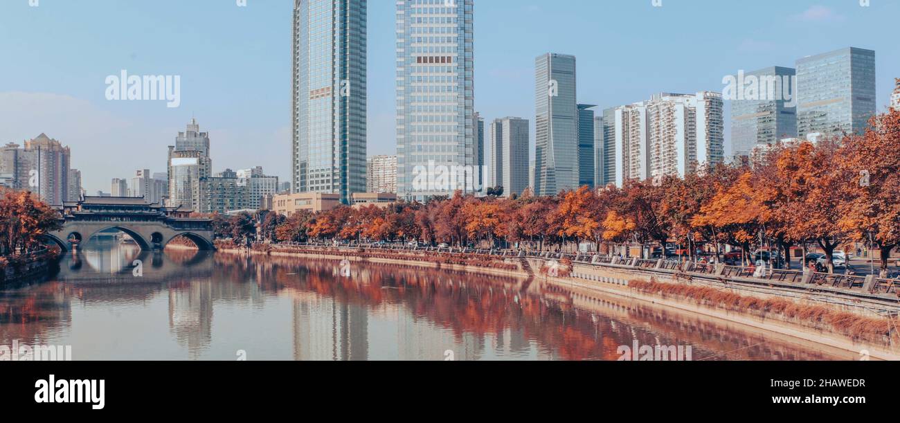 Vista autunnale del ponte di Anshun a Chengdu, Sichuan, Cina Foto Stock