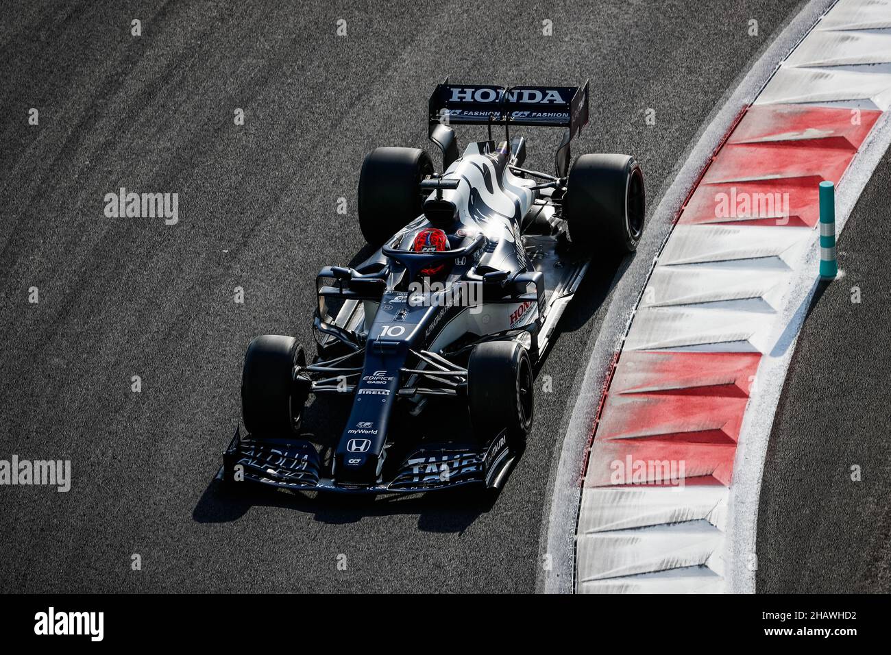 10 GASLY Pierre (fra), Scuderia AlphaTauri, in azione durante i test post-stagione 2021 dal 14 al 15 dicembre 2021 sul circuito Yas Marina, a Yas Island, Abu Dhabi - Foto: Antonin Vincent/DPPI/LiveMedia Foto Stock