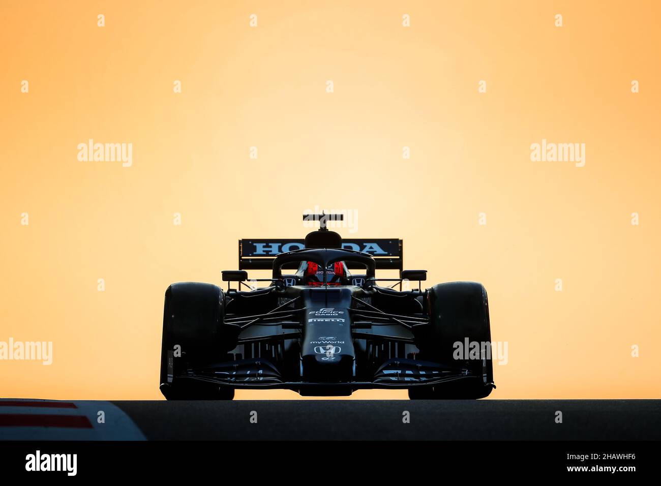 10 GASLY Pierre (fra), Scuderia AlphaTauri, in azione durante i test post-stagione 2021 dal 14 al 15 dicembre 2021 sul circuito Yas Marina, a Yas Island, Abu Dhabi - Foto: Antonin Vincent/DPPI/LiveMedia Foto Stock