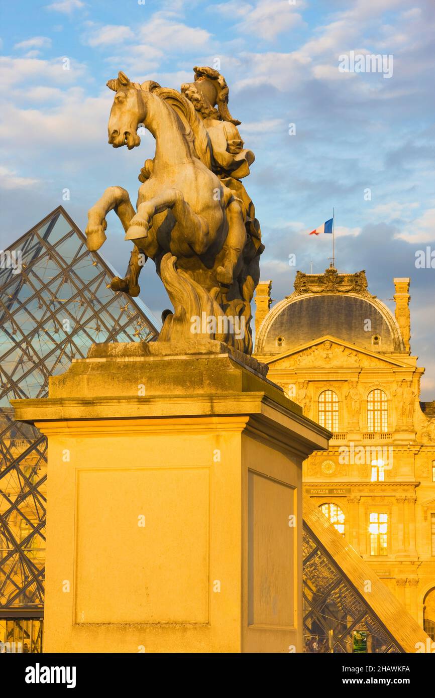 Palazzo del Louvre e del Museo, Parigi, Francia Foto Stock