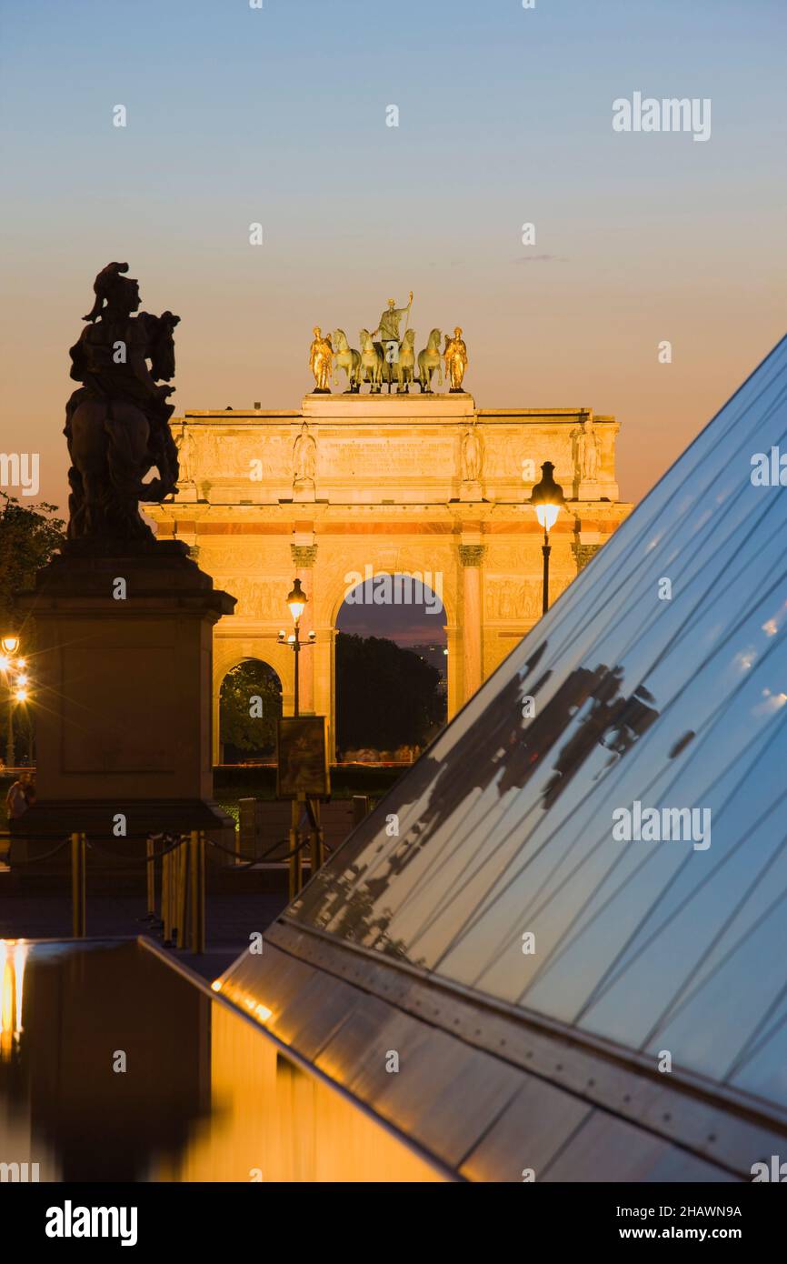 L'Arc du Carrousel al Louvre Palace and Museum, Parigi, Francia Foto Stock