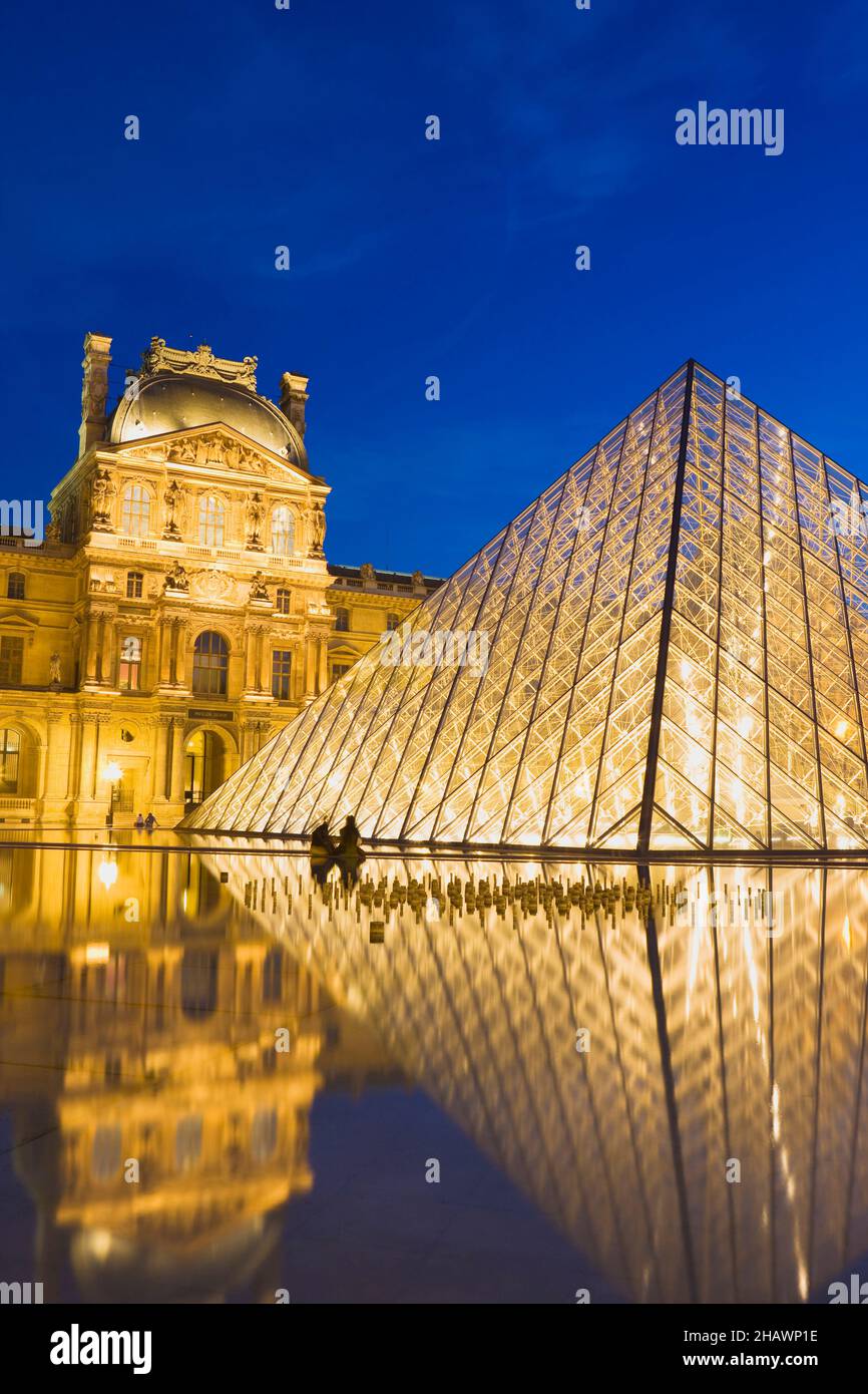 Palazzo del Louvre e del Museo, Parigi, Francia Foto Stock