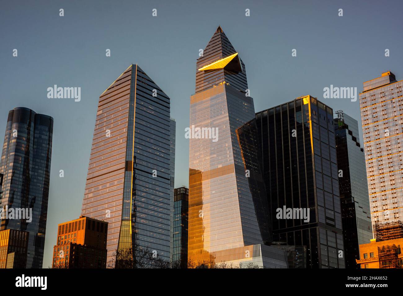 10 Hudson Yards, a sinistra, 30 Hudson Yards, Center, e altri cantieri Hudson Yards sviluppo a New York lunedì 13 dicembre 2021. (© Richard B. Levine) Foto Stock