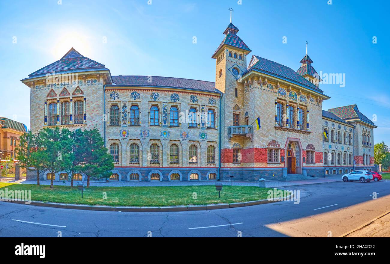 L'edificio storico serve oggi come Museo di storia locale di Poltava, Ucraina Foto Stock