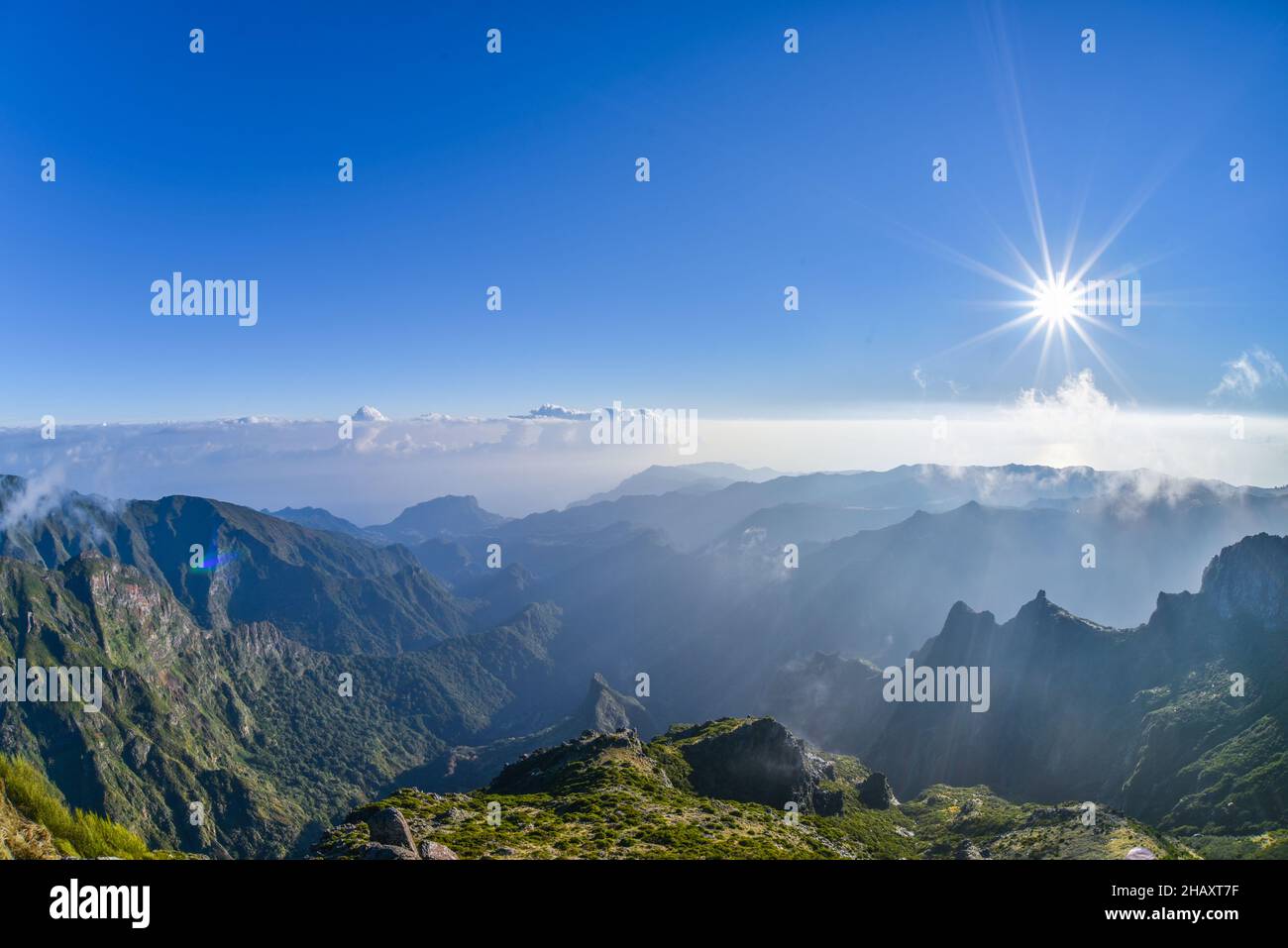 Alba in montagna intorno a Pico do Arieiro, Madeira, Portogallo Foto Stock