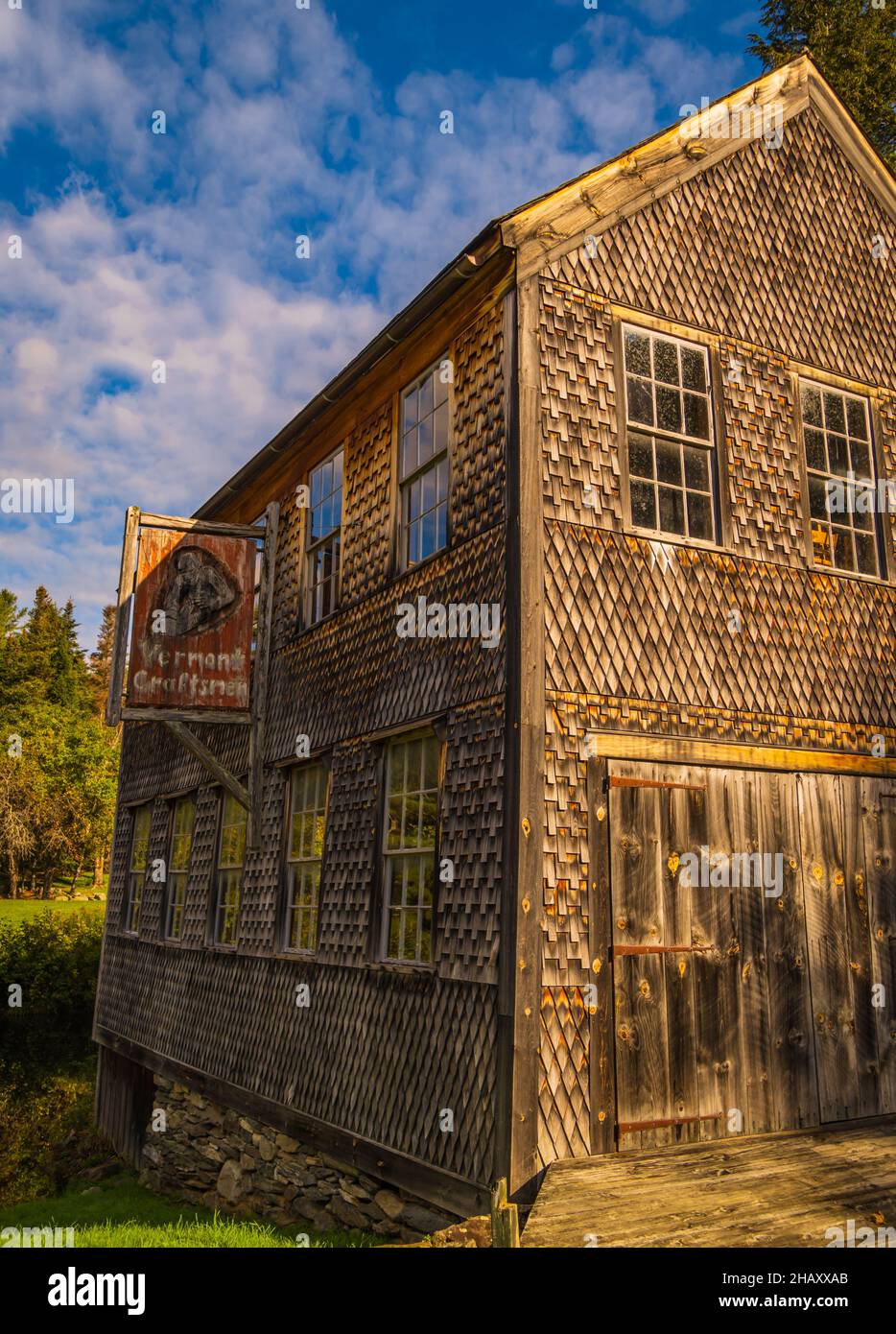 Edificio splendidamente costruito con capesante che ospita il Museo degli artigiani nello storico Weston Village in Vermont, USA Foto Stock