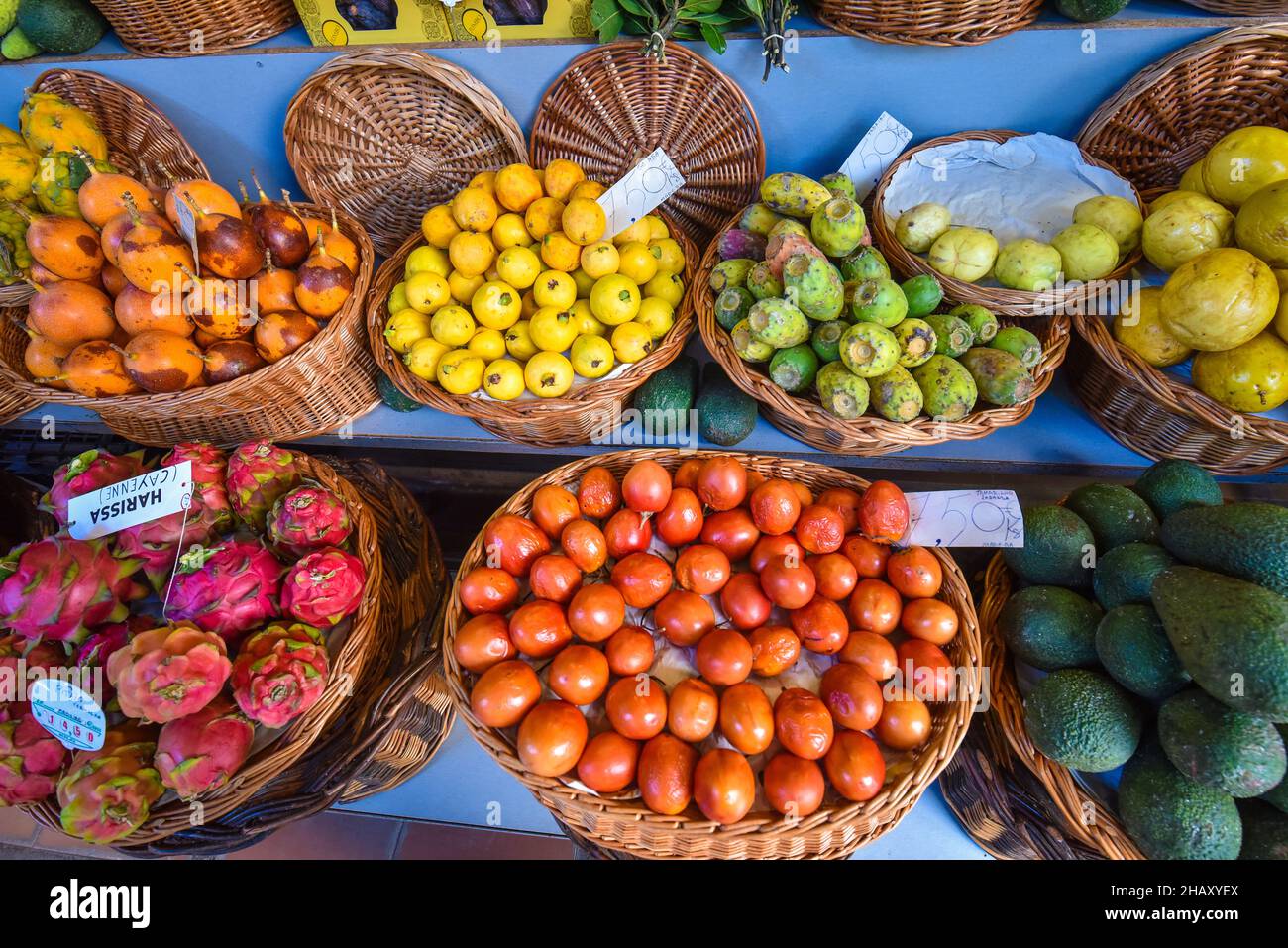 Frutta stratificata in Mercado dos Lavradores, Funchal, Madeira Foto Stock