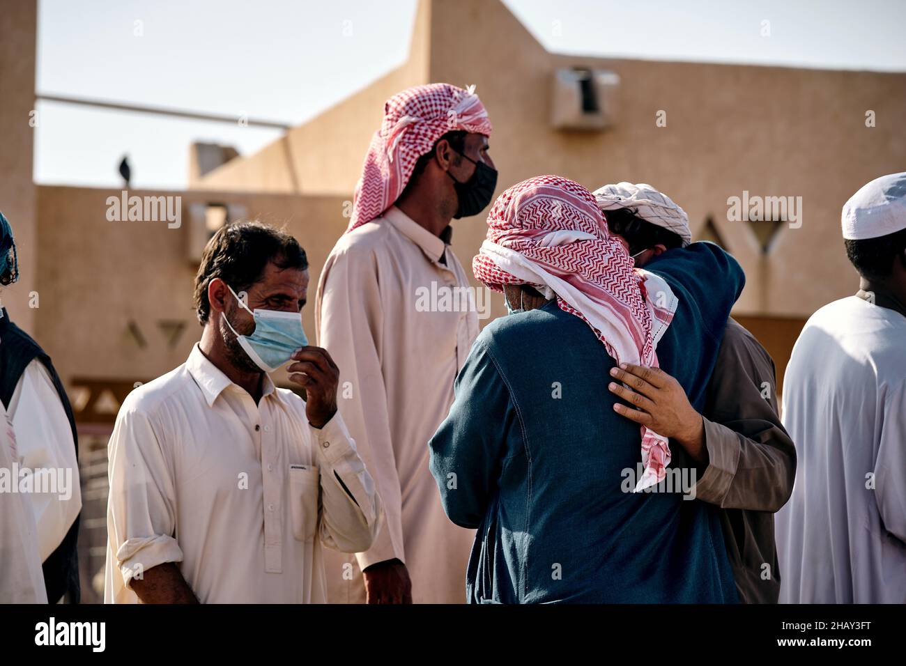 AL AIN, EMIRATI ARABI UNITI - Nov 01, 2021: Il mercato dei cammelli di al Ain attrae molti acquirenti e venditori da diverse parti degli emirati Foto Stock