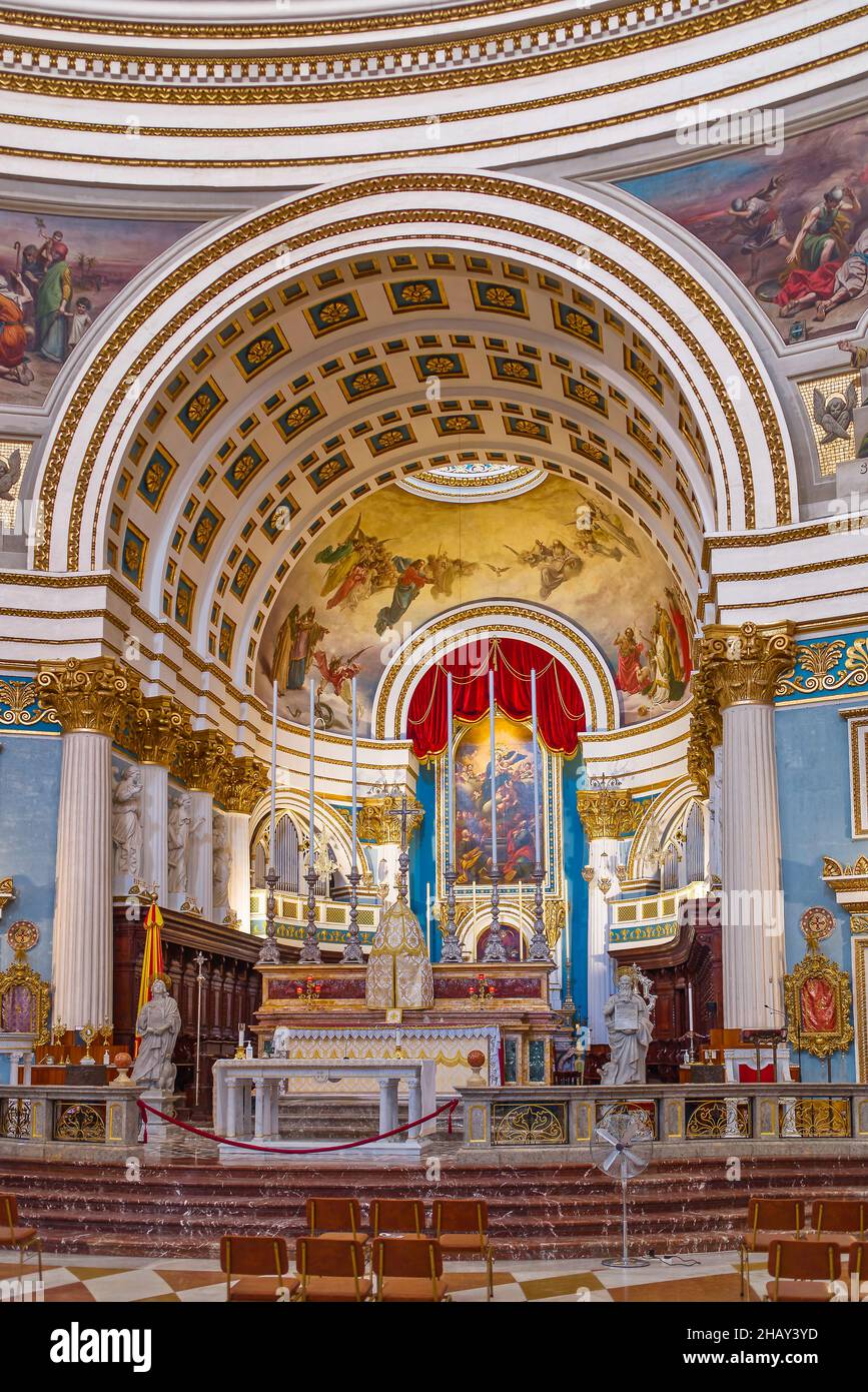 Vista interna della monumentale chiesa parrocchiale di Santa Maria dedicata all'Assunzione di nostra Signora, conosciuta come Mosta rotonda o cupola di Mosta - Malta. Foto Stock