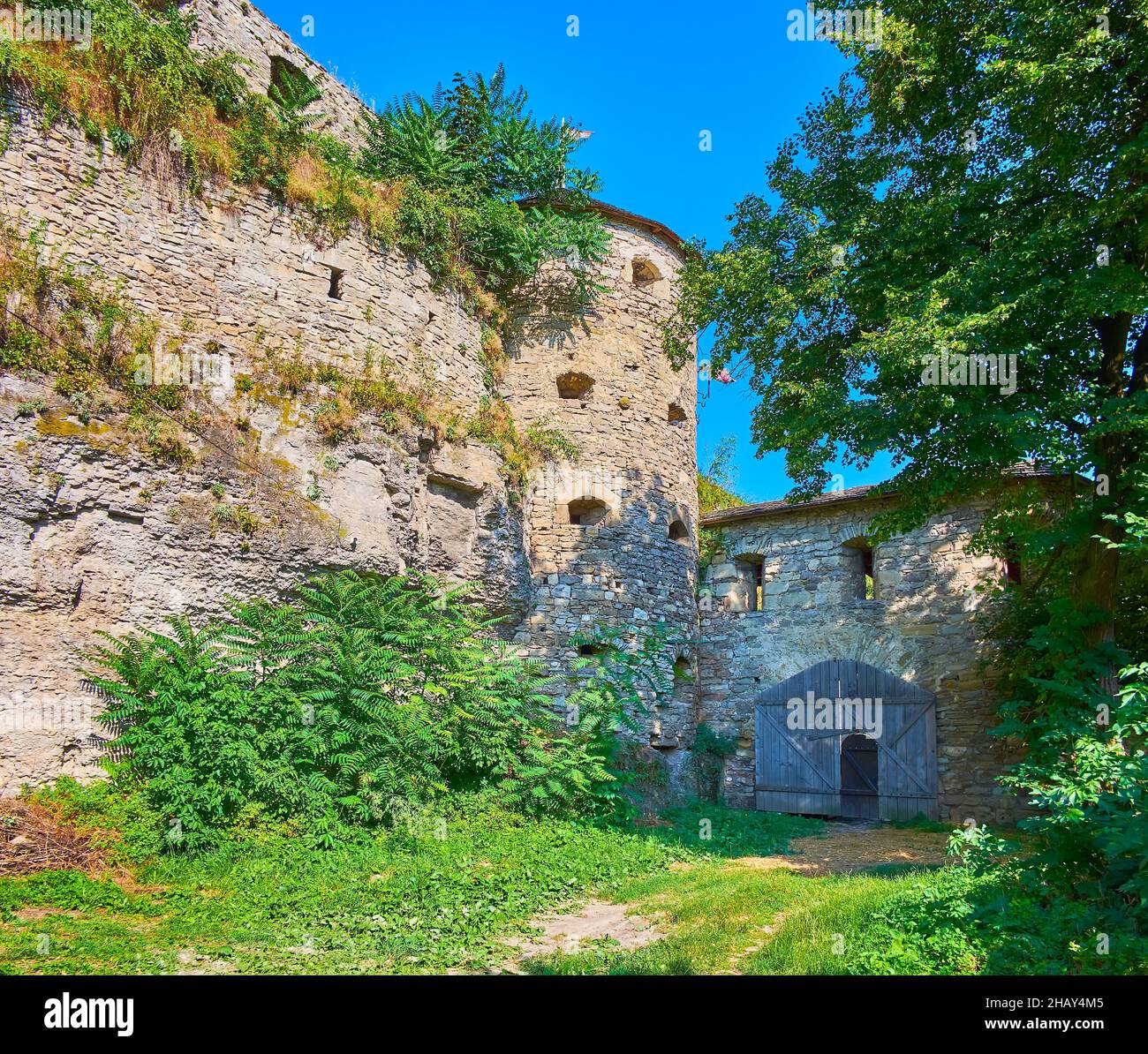 Il bastione medievale in pietra della porta russa della fortezza di Kamianets-Podilskyi, Ucraina Foto Stock